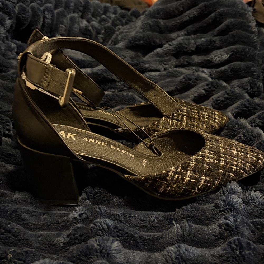 Anne Klein Black and white Plaid Heels size 5 1/2 - Picture 3 of 4